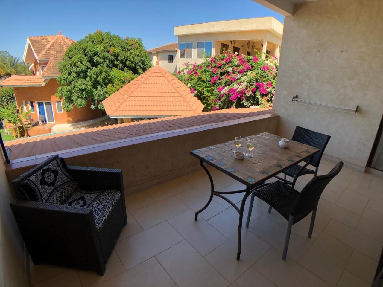 Hotel Le Clos Des Papillons Saly Portudal Exterior photo
